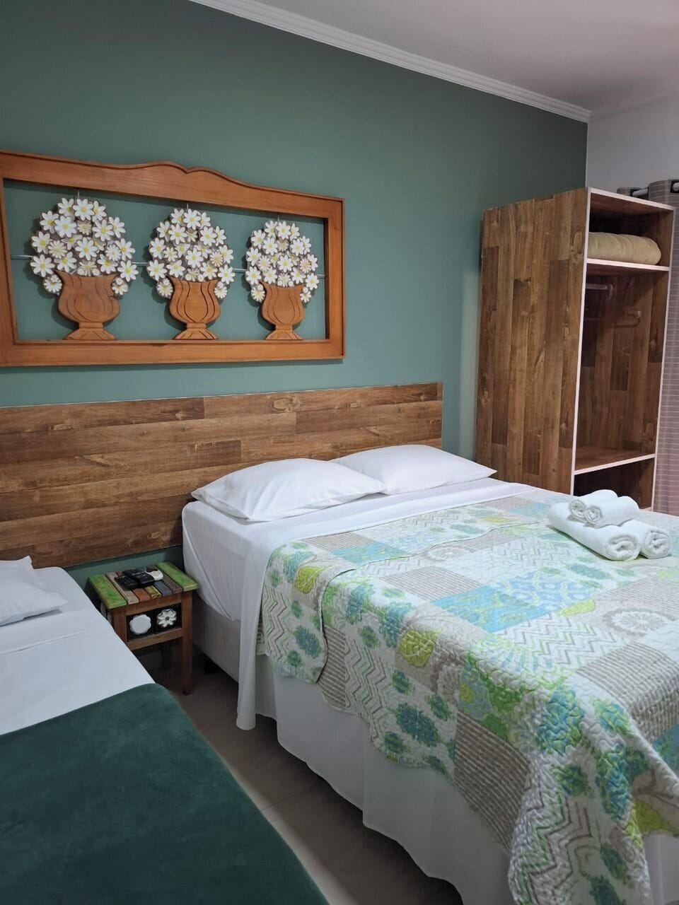 Triple Room | Minibar, WiFi (free), bed sheets