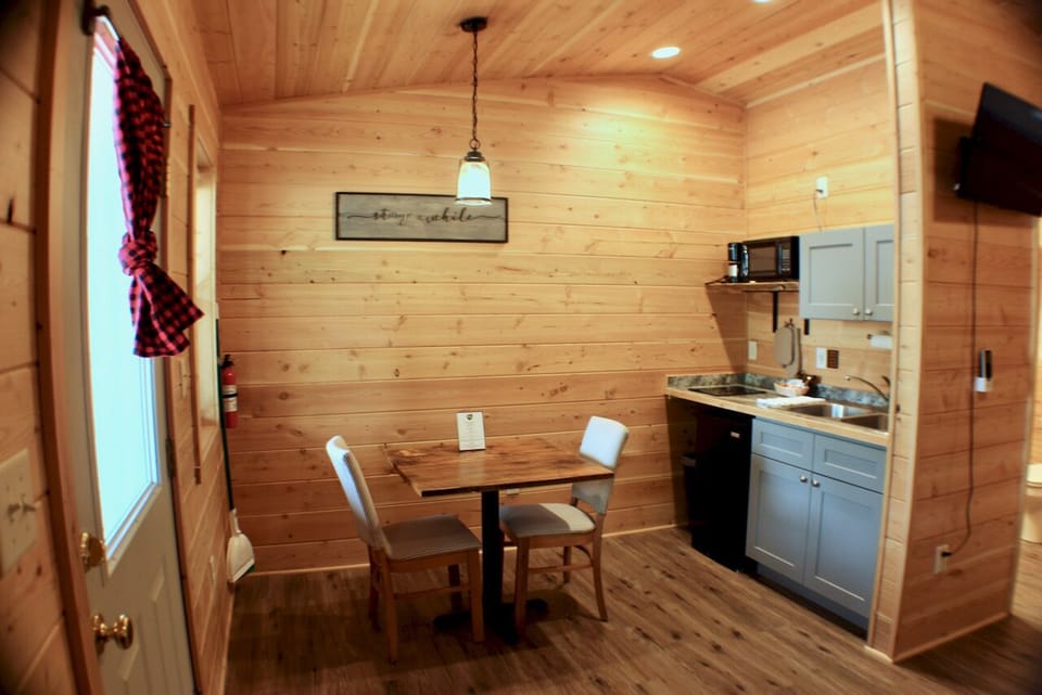 Deluxe Cabin | Private kitchen | Microwave