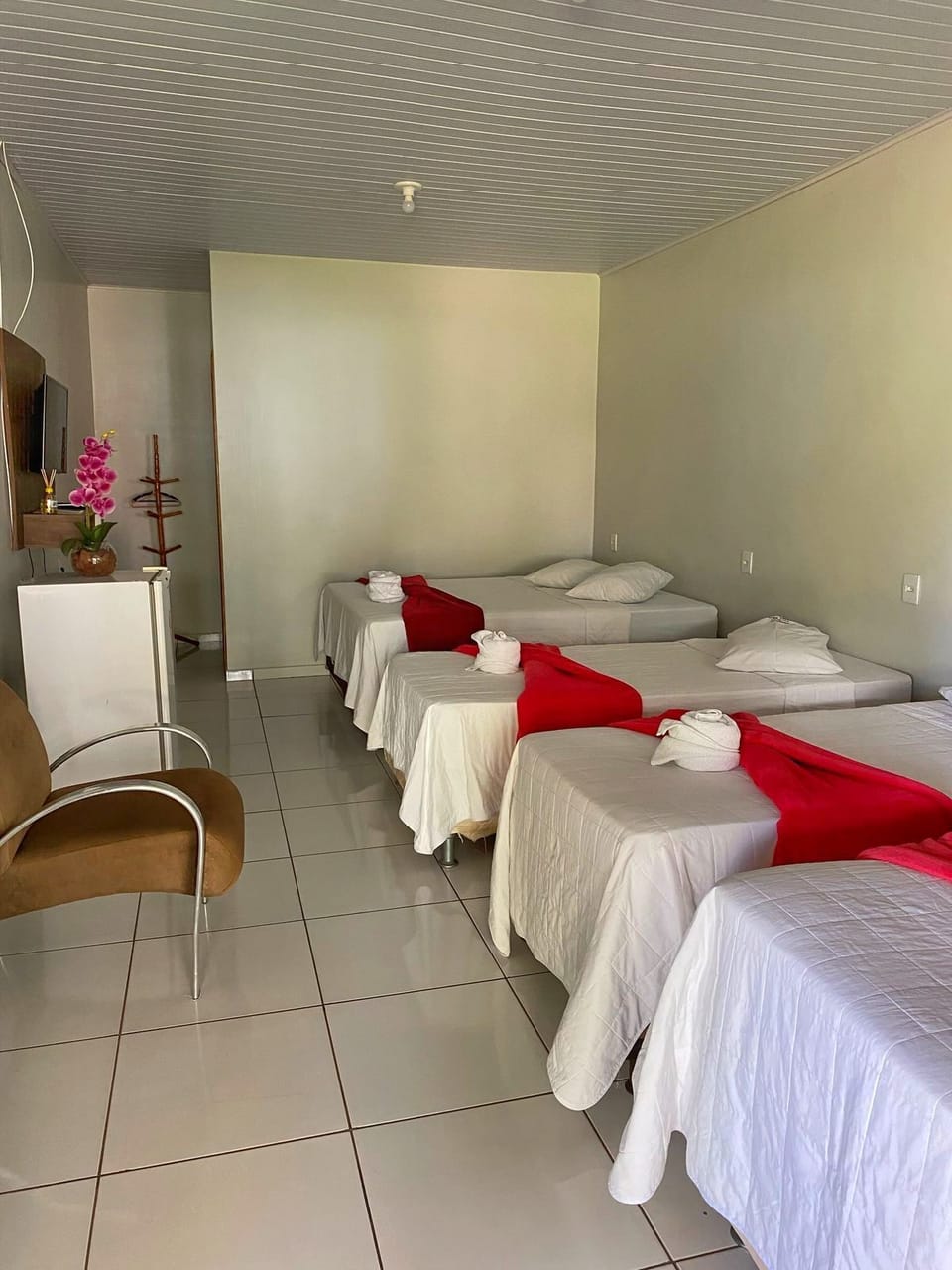 Quarto Quintuplo | 1 bedroom, minibar, blackout drapes, WiFi (free)