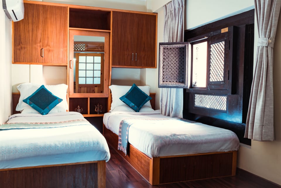 Deluxe Twin Room | Desk, free WiFi