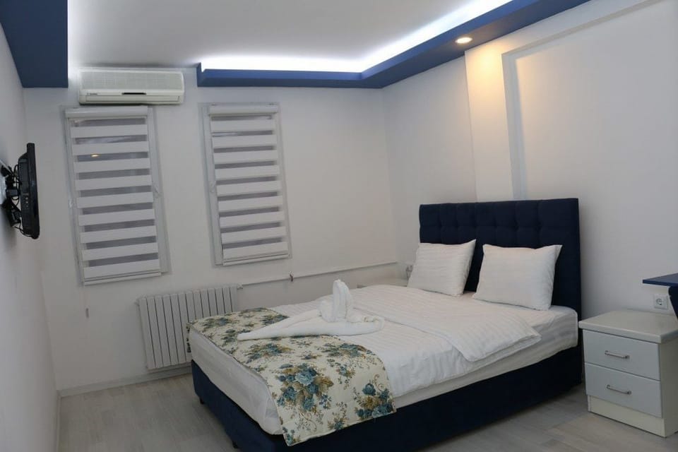 Standard Room | 1 bedroom, premium bedding, minibar, desk