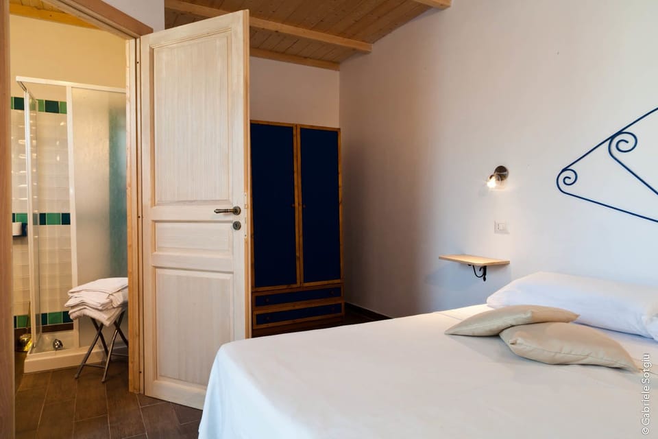 Economy Double Room, Garden View | Minibar, desk, free WiFi