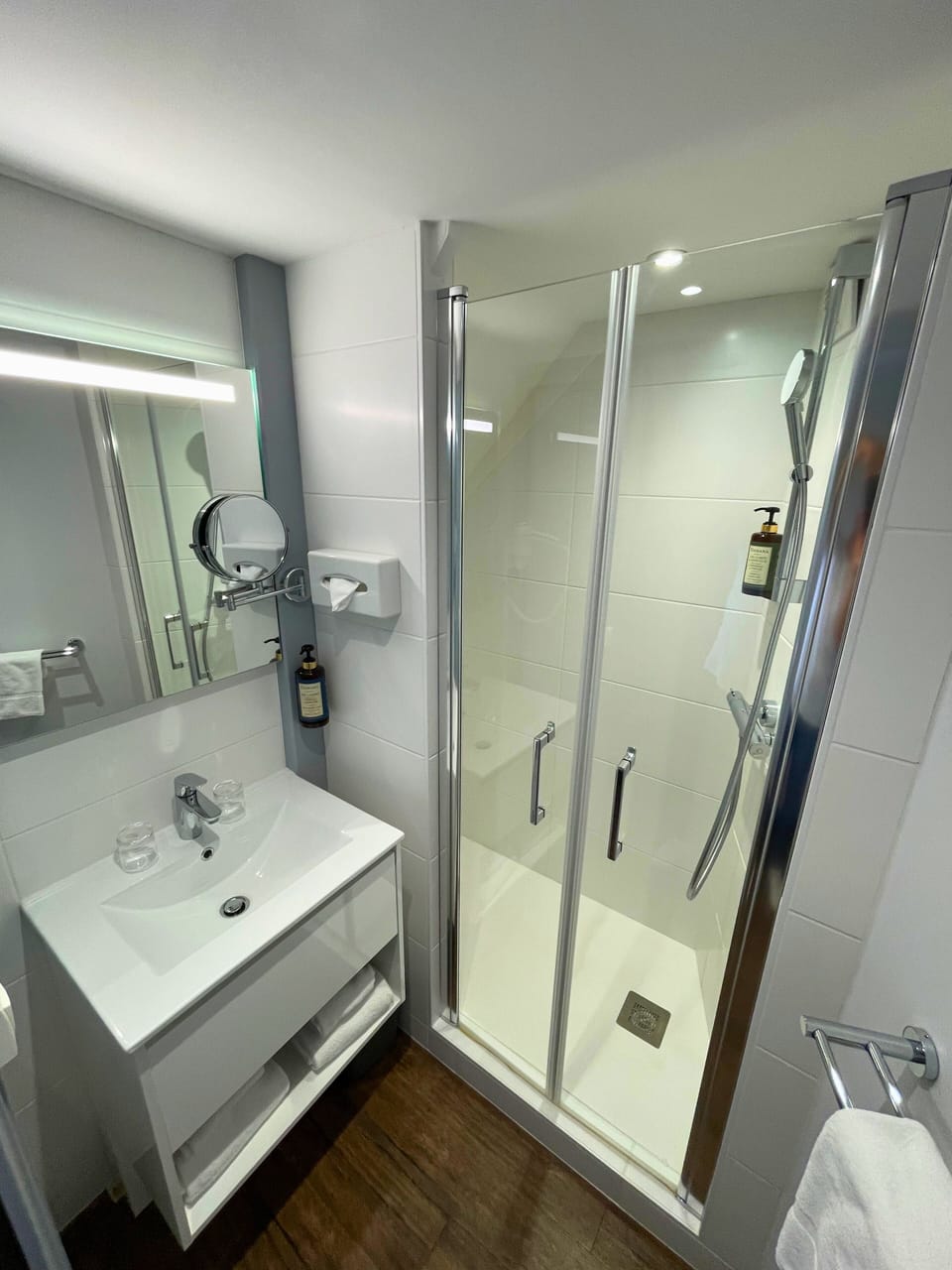 Room | In-room safe, individually decorated, individually furnished, desk