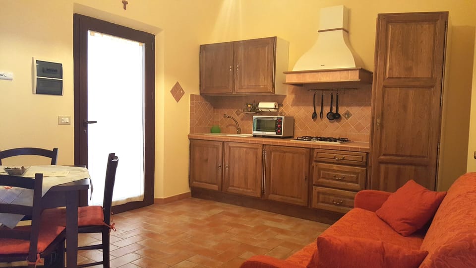 Deluxe Apartment, Garden View | Private kitchen | Fridge, oven, stovetop, coffee/tea maker