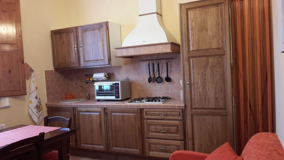 Comfort Apartment, 2 Bedrooms, Garden View | Private kitchen | Fridge, oven, stovetop, coffee/tea maker
