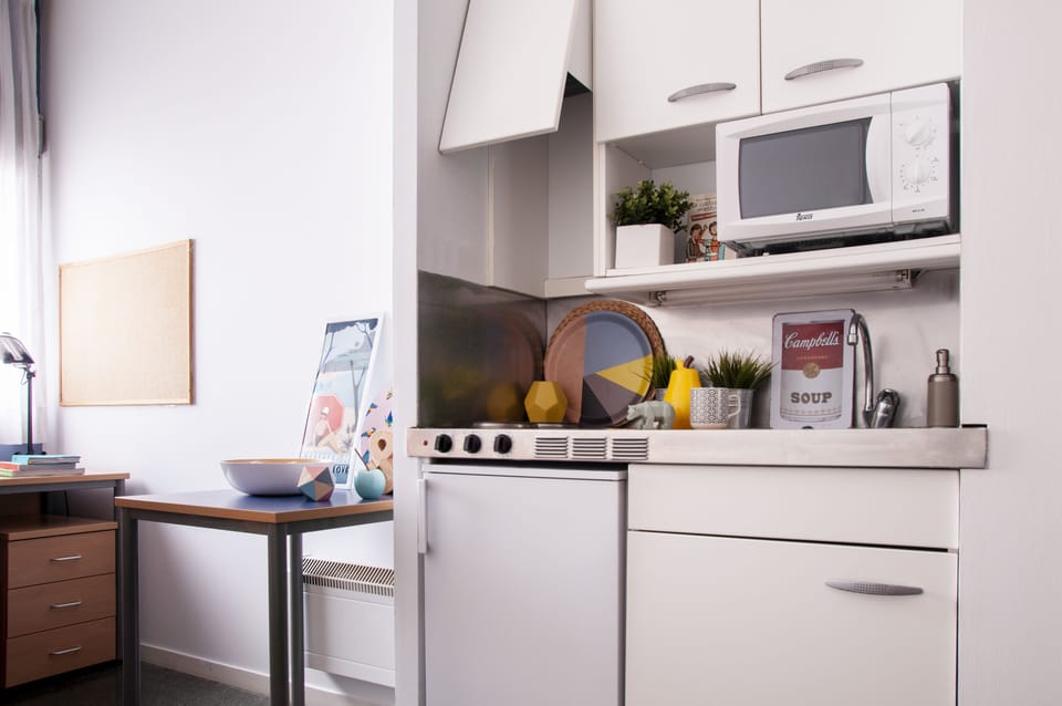 Studio, 1 Twin Bed | Private kitchenette | Fridge, microwave, stovetop, cookware/dishes/utensils