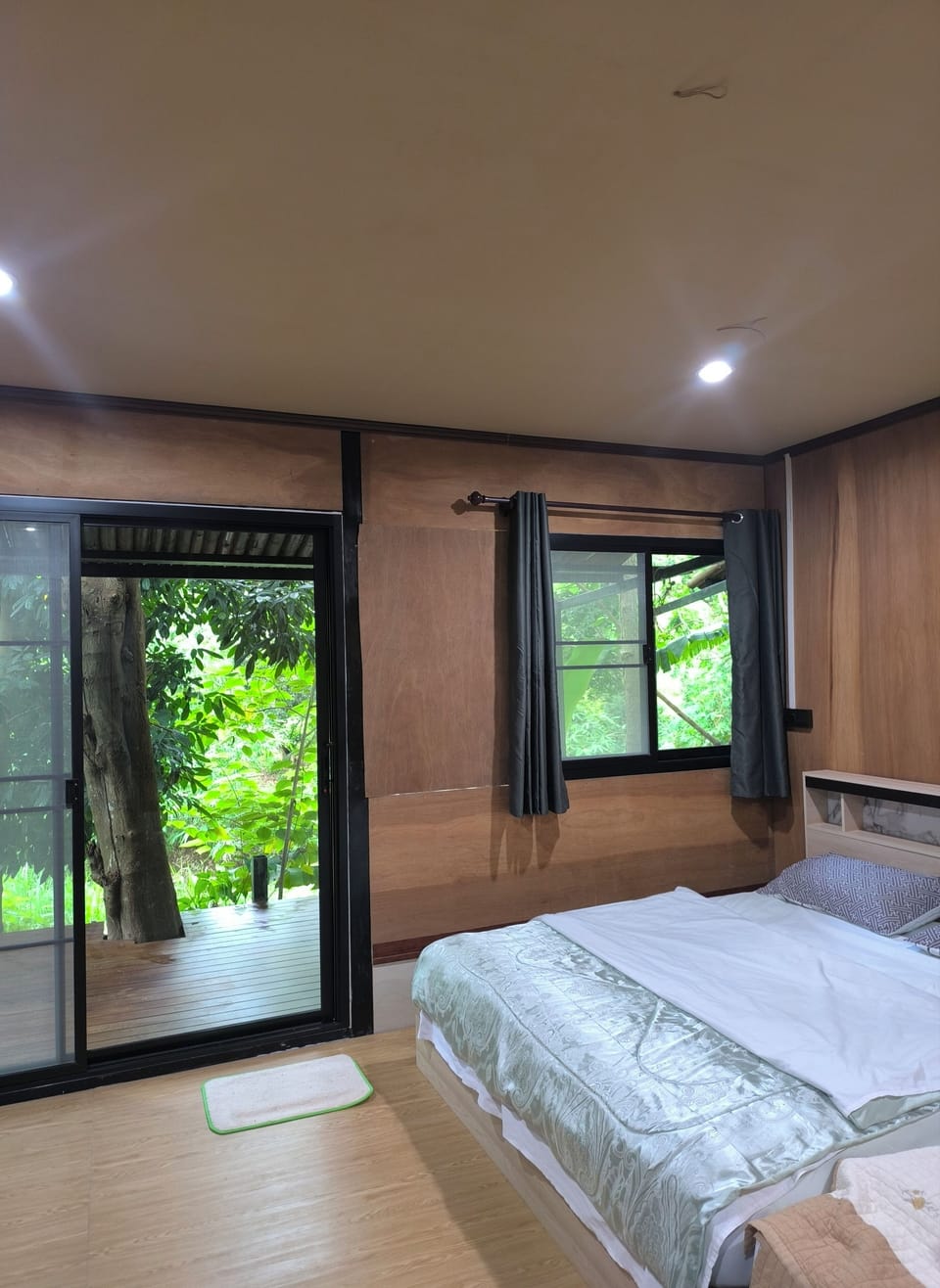 Riverside B. | Minibar, free WiFi, bed sheets, wheelchair access