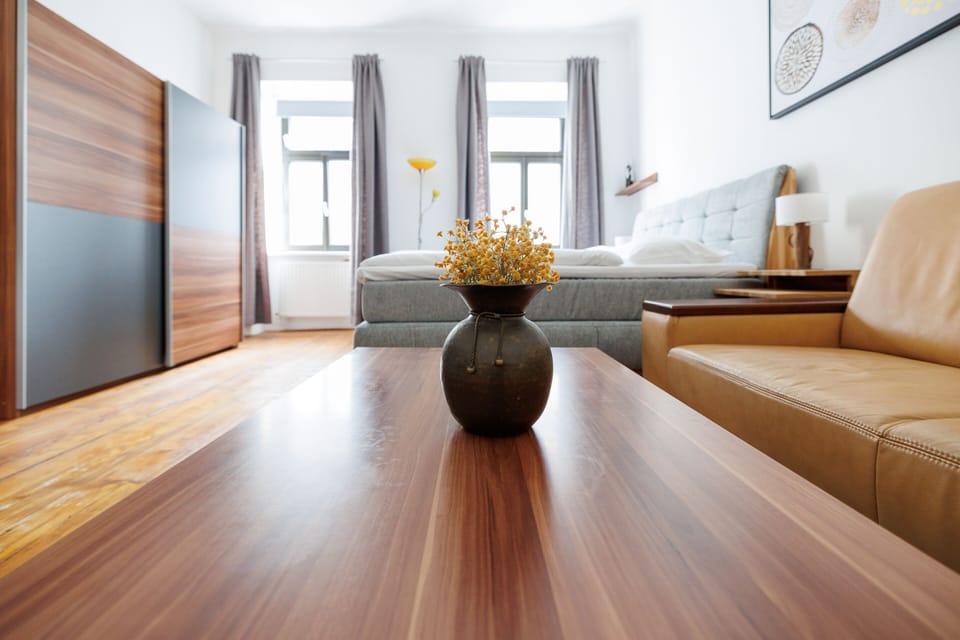 Suite am Naschmarkt | Living room | Flat-screen TV