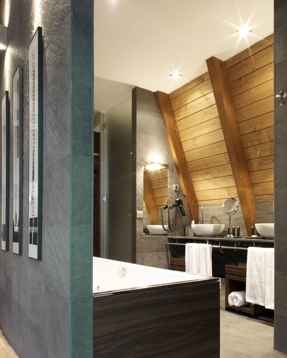 Suite, 1 King Bed with Sofa bed | Bathroom sink