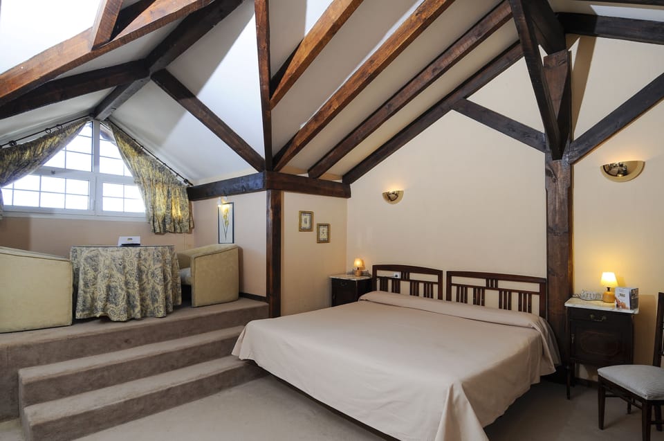 Desk, free cribs/infant beds, free WiFi, bed sheets