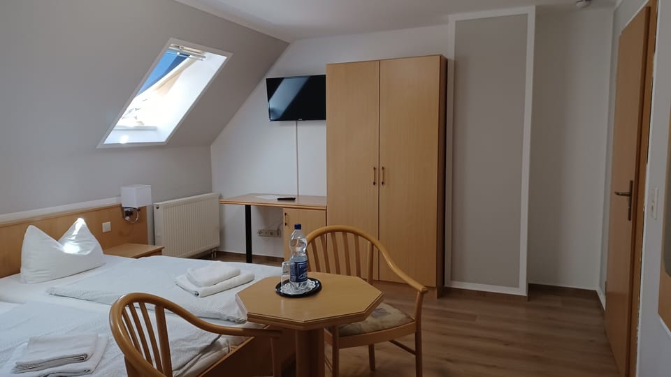 Standard Double Room | Desk, travel crib, free WiFi, bed sheets