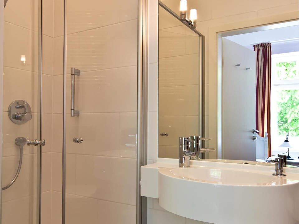 Shower, free toiletries, hair dryer, towels