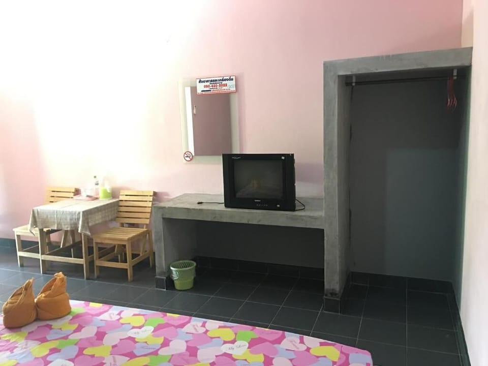 Mee Rak Resort Hotel in Chon Buri Changwat