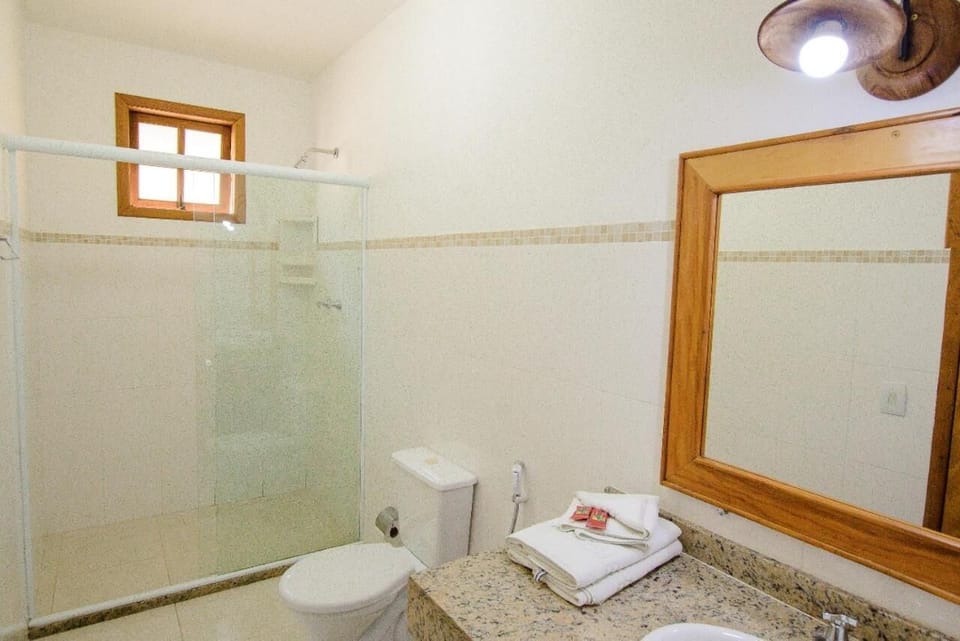 Shower, free toiletries, towels