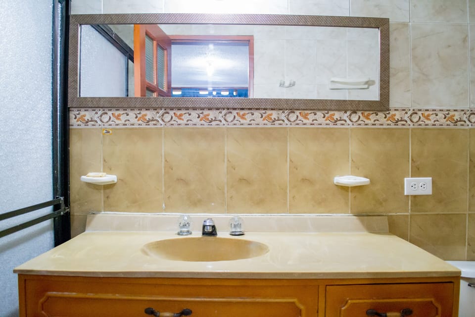 Economy Shared Dormitory, Shared Bathroom | Bathroom | Free toiletries, towels