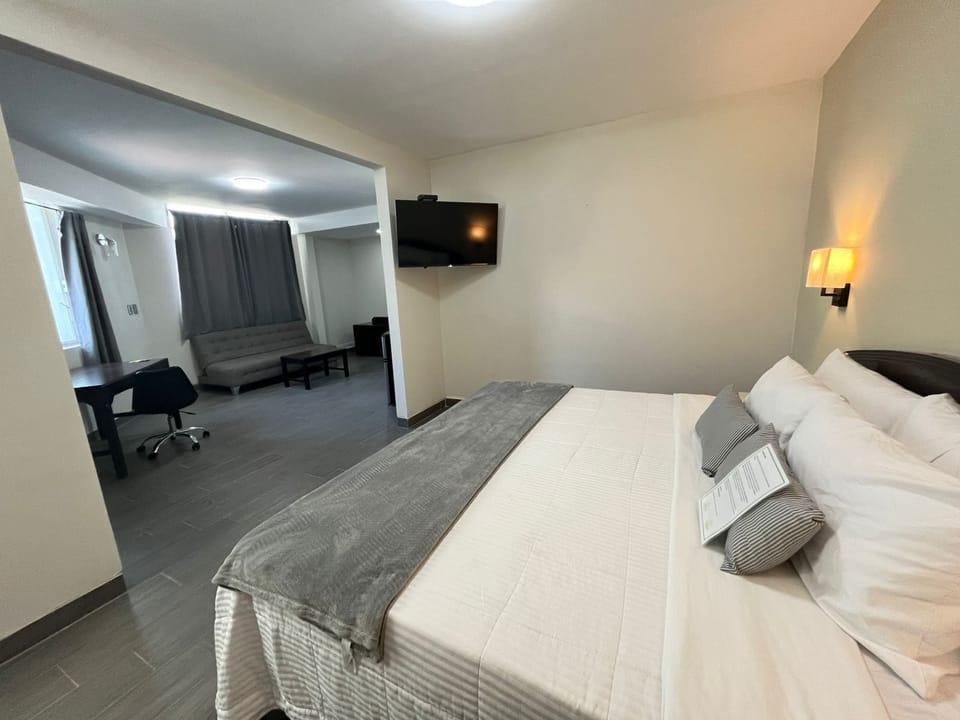 Junior Room, 1 King Bed, Private Bathroom | Bed sheets