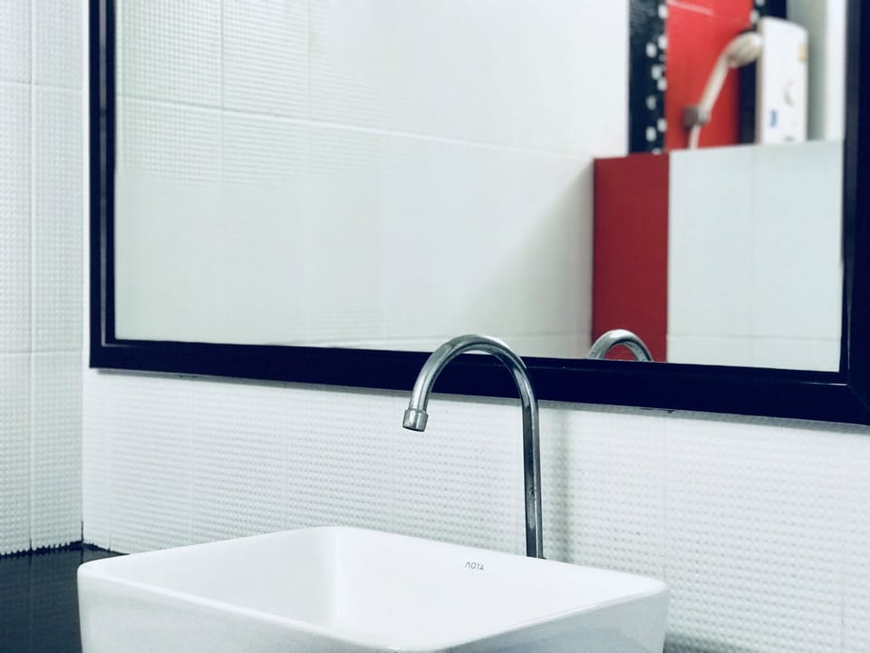 Bathroom sink
