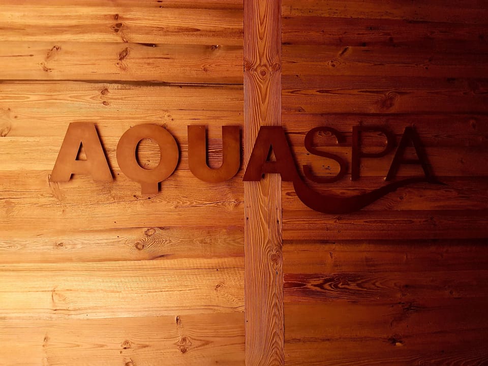 Sauna, Turkish bath, body treatments, aromatherapy, hot stone massages
