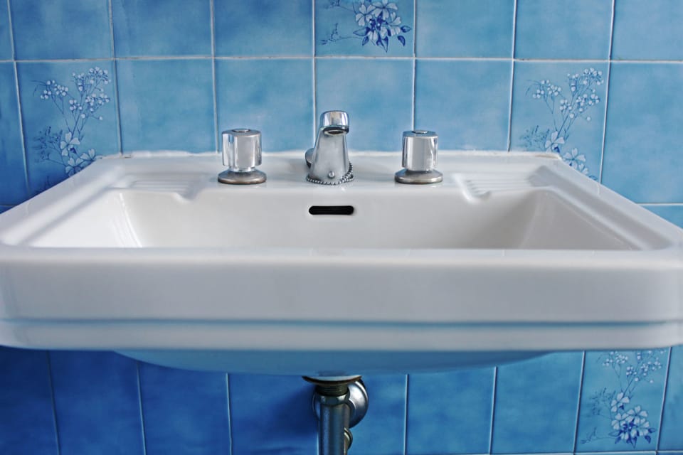 Bathroom sink