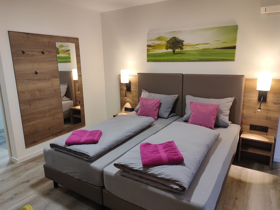1 bedroom, desk, laptop workspace, free WiFi
