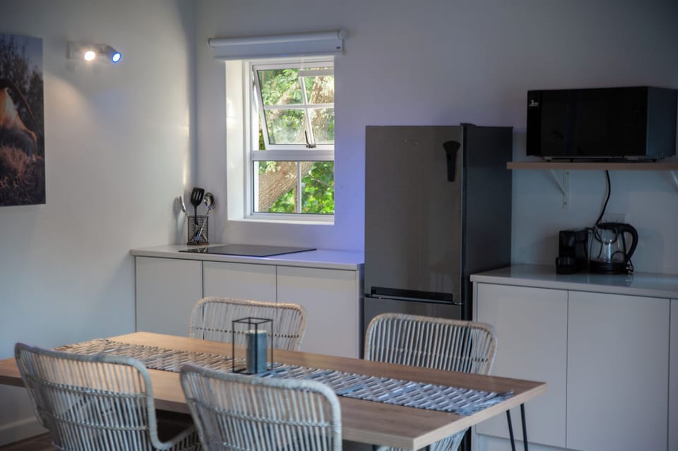 Microwave, coffee/tea maker, electric kettle