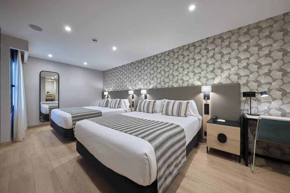 Family Room (Deluxe) | In-room safe, desk, iron/ironing board, free WiFi