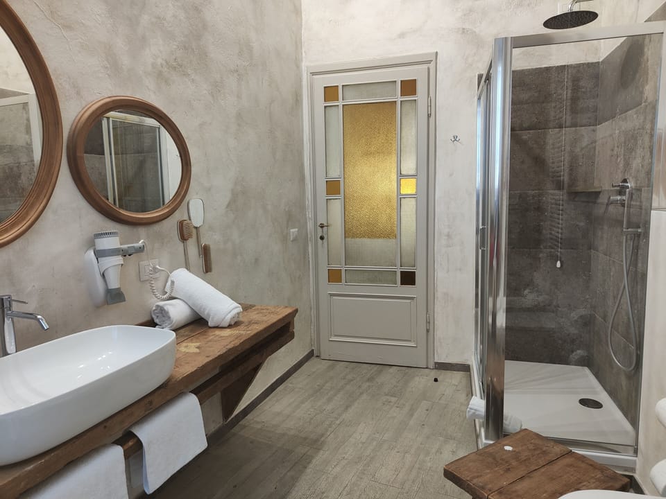 Deluxe Double Room, 1 Bedroom (Red Room) | Bathroom | Shower, rainfall showerhead, free toiletries, hair dryer