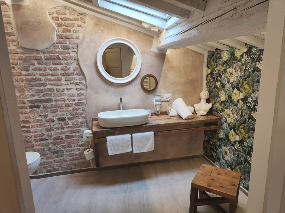 Deluxe Quadruple Room, 1 Bedroom (Green Room) | Bathroom | Shower, rainfall showerhead, free toiletries, hair dryer