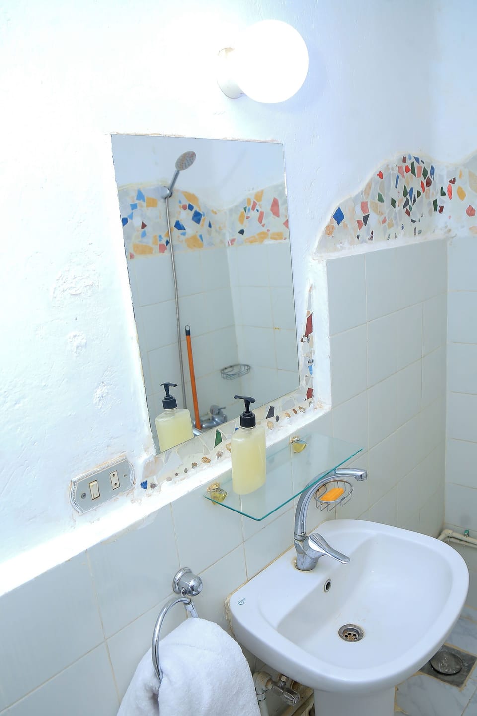 Legacy Twin Beds Room | Bathroom | Shower, rainfall showerhead, free toiletries, hair dryer