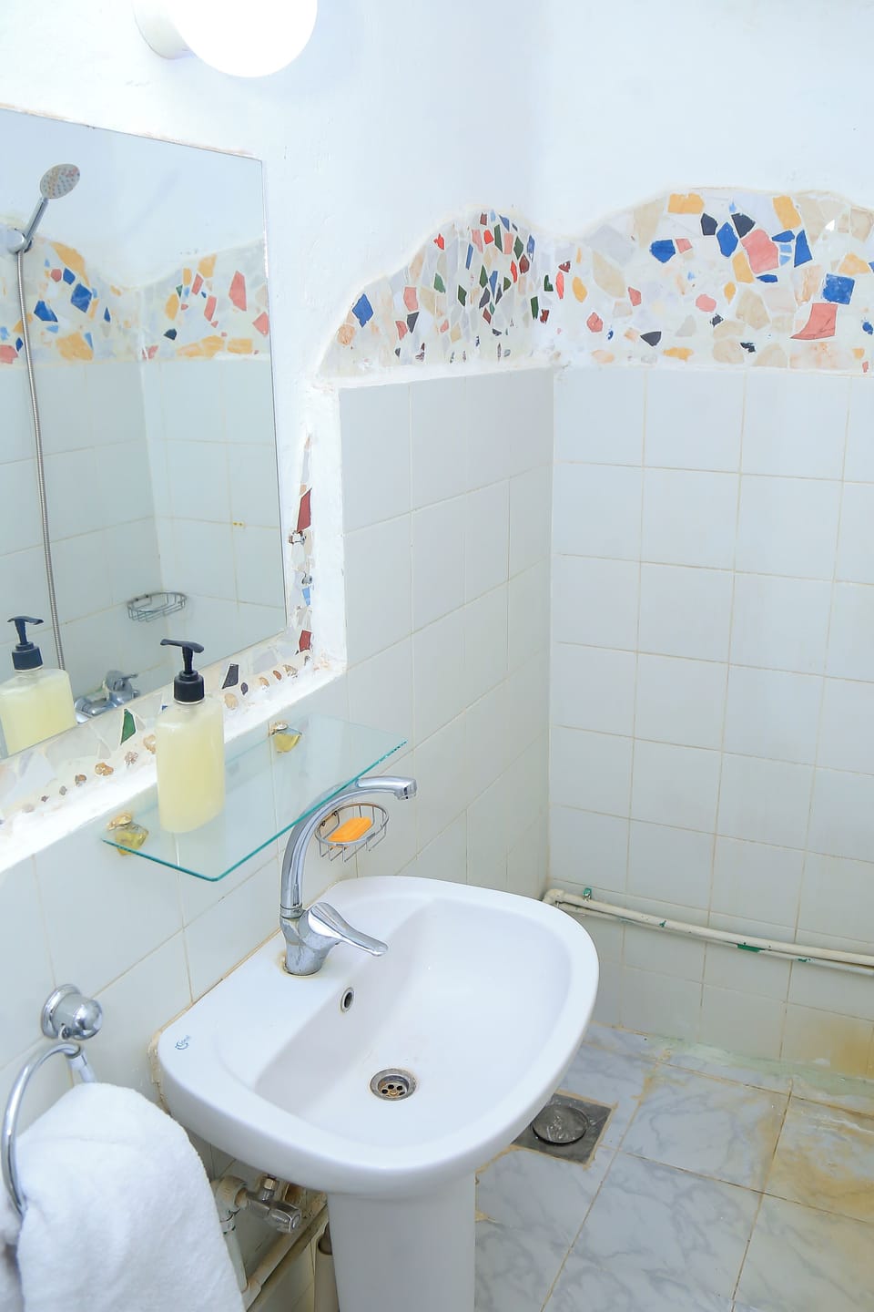 Legacy Twin Beds Room | Bathroom | Shower, rainfall showerhead, free toiletries, hair dryer