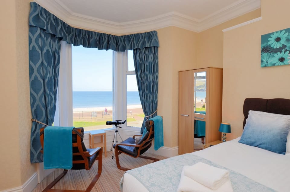 Superior Double Room, Ensuite, Sea View (1st floor)