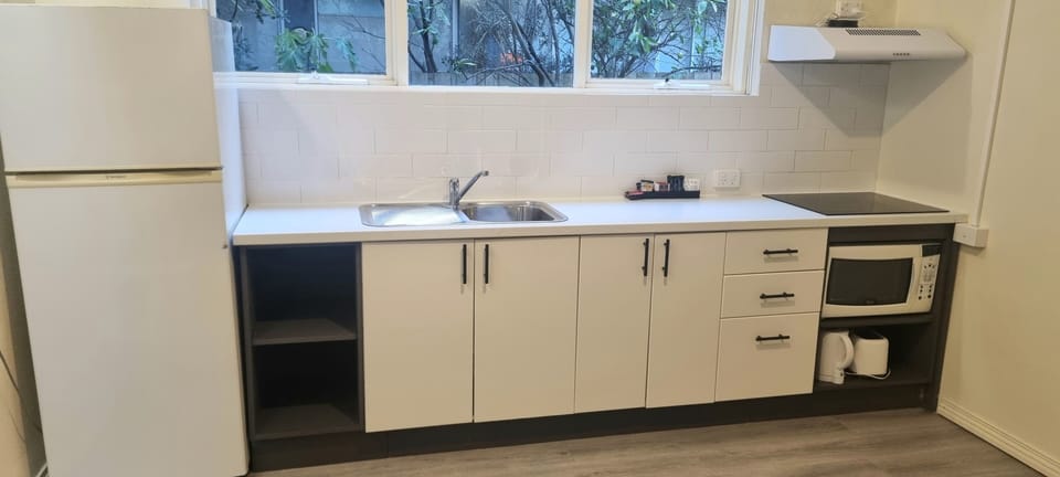 Studio Twin | Private kitchen | Fridge, microwave, coffee/tea maker, electric kettle