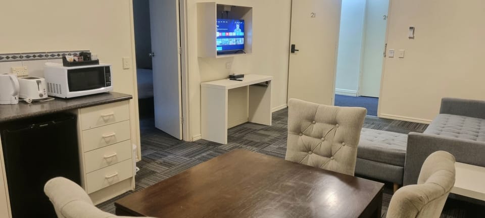 Executive Apartment, 1 Bedroom | Desk, laptop workspace, iron/ironing board, free WiFi