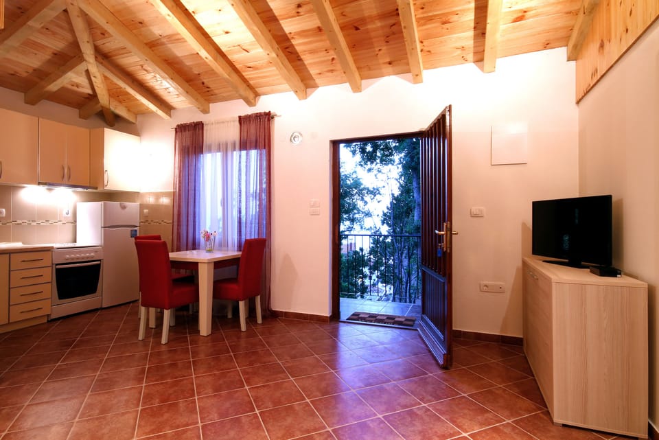 House, 2 Bedrooms, Pool View | Living area | 43-inch flat-screen TV with satellite channels, TV