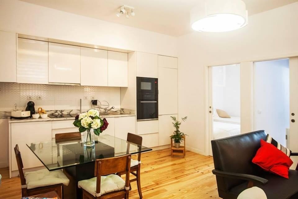Premium Apartment, 2 Bedrooms, Beachside | Family dining