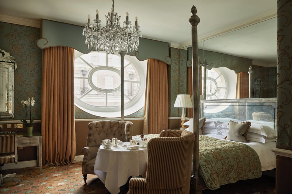 Junior Suite | Premium bedding, down comforters, in-room safe, individually decorated