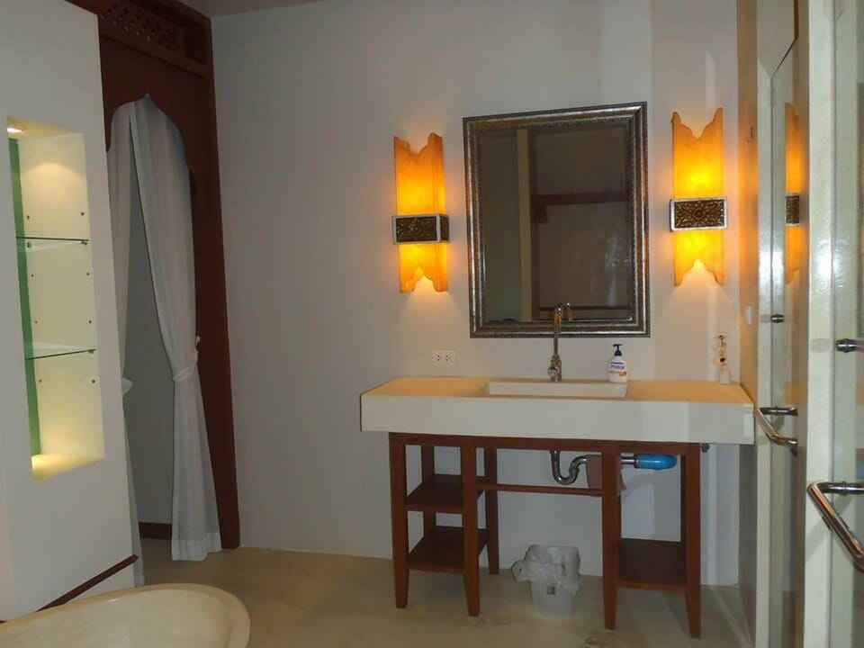 Deluxe Room with Ocean View  | Bathroom sink