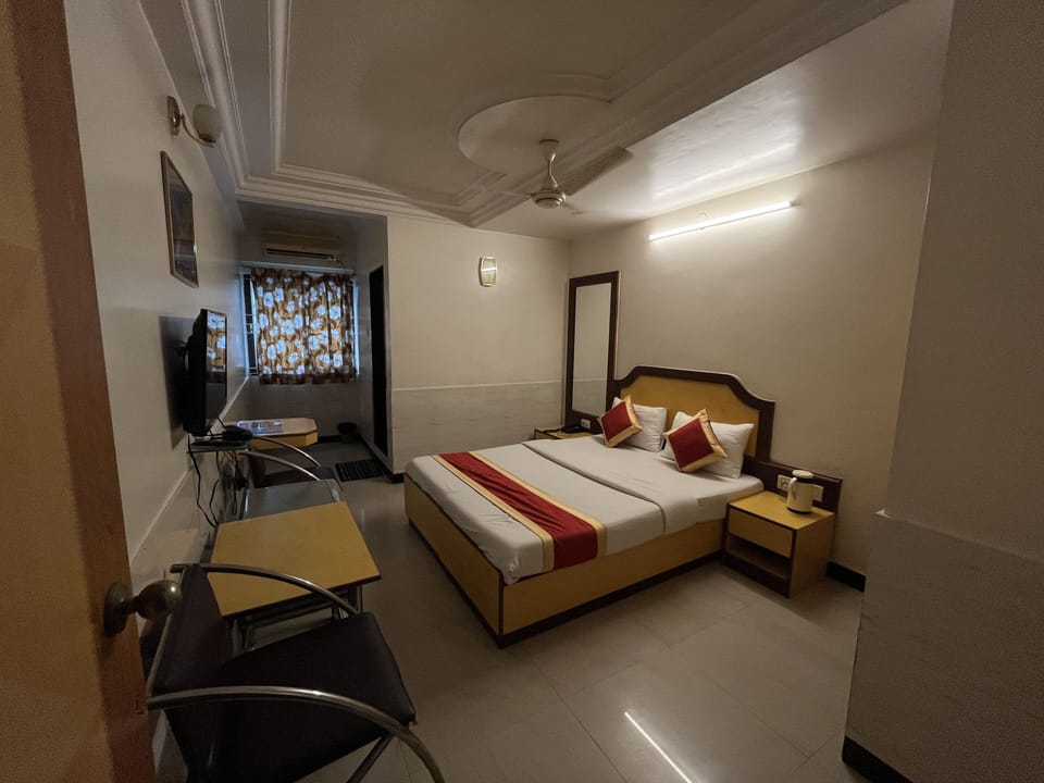 Premium bedding, in-room safe, desk, soundproofing