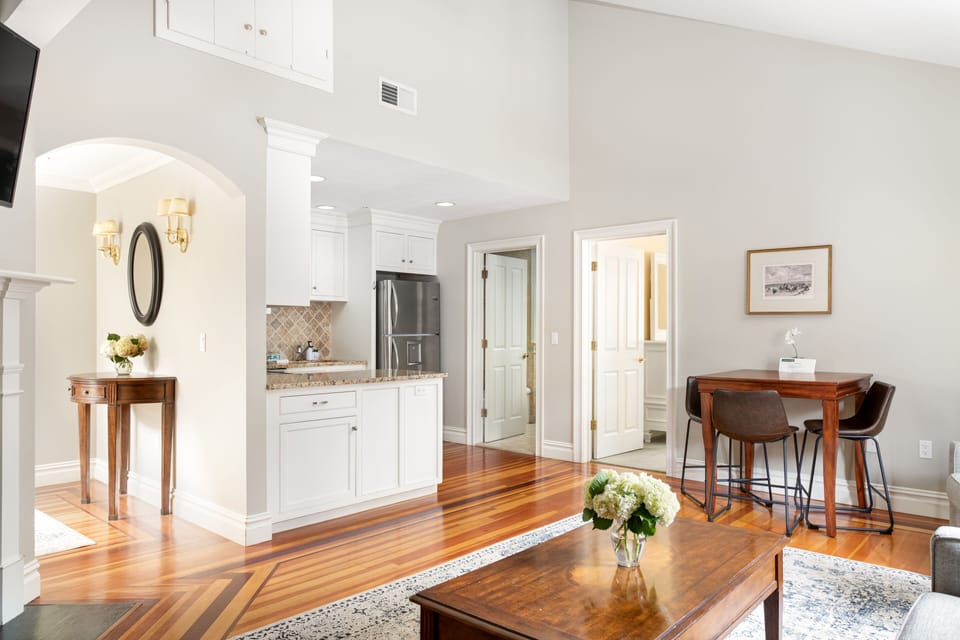 One Bedroom Suite - One-Bedroom Suite - Full Kitchen & Free Parking | Living area | 50-inch flat-screen TV with digital channels, TV, Netflix