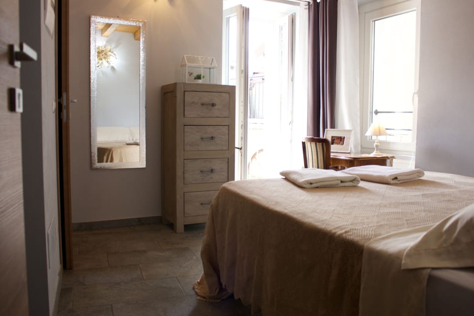 Comfort Double or Twin Room, Private Bathroom, Mountain View | Desk, iron/ironing board, free WiFi, bed sheets