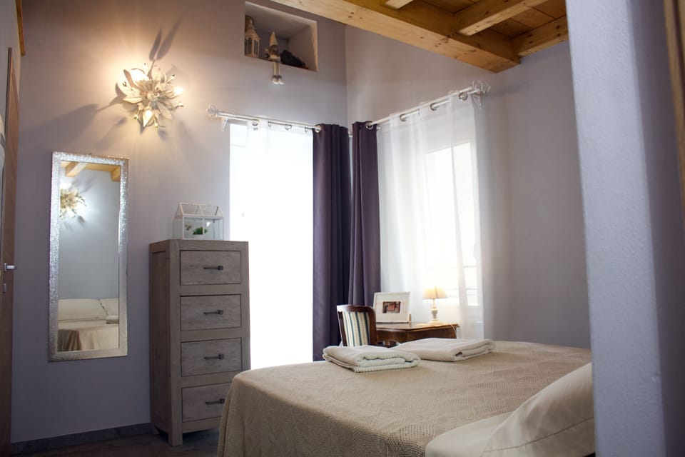 Comfort Double or Twin Room, Private Bathroom, Mountain View | Desk, iron/ironing board, free WiFi, bed sheets