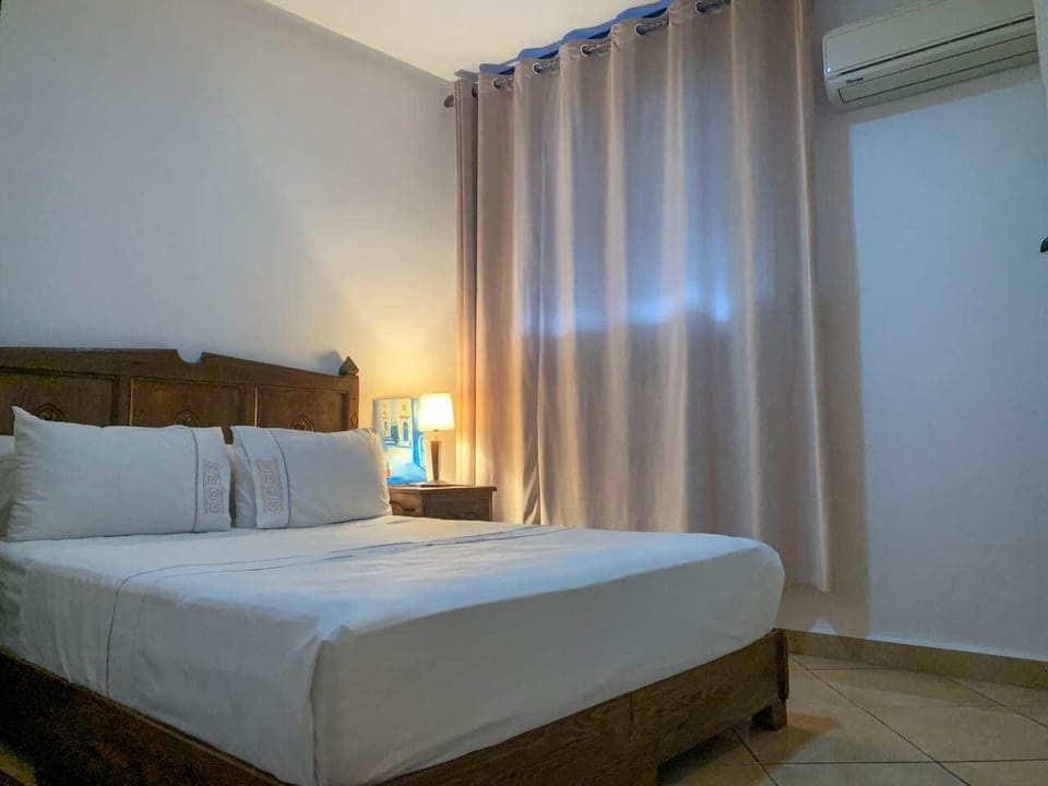 Standard Suite, 1 Bedroom (Hora 4) | Blackout drapes, soundproofing, iron/ironing board, free WiFi