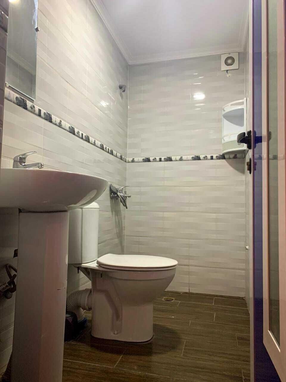 Family Suite, 3 Bedrooms | Bathroom | Shower, rainfall showerhead, bidet, towels