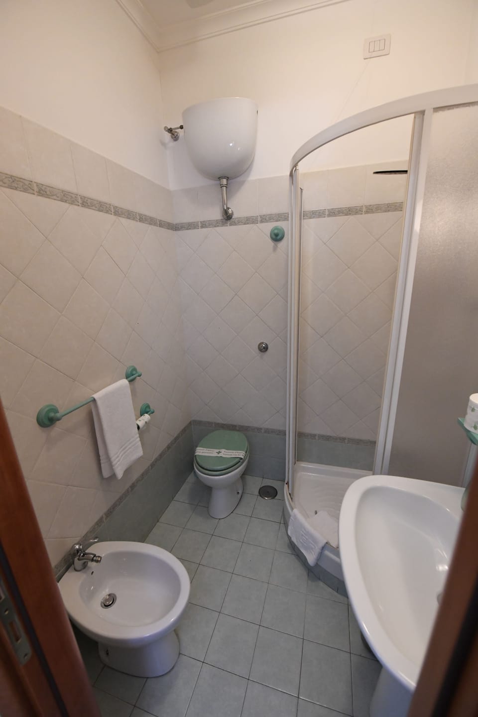 Double Room (Verde) | Bathroom | Shower, towels