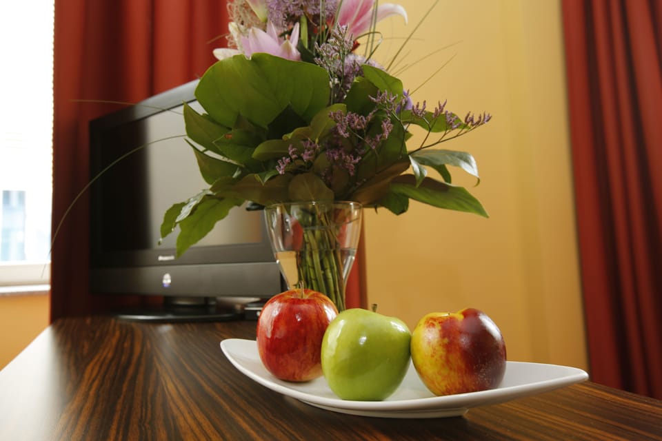 Egyptian cotton sheets, hypo-allergenic bedding, minibar, in-room safe