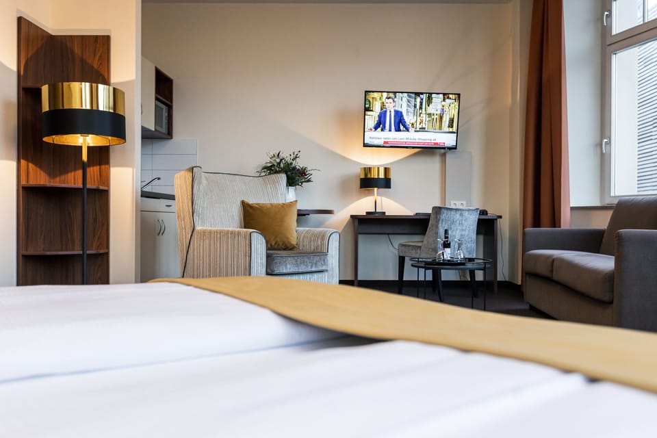 Egyptian cotton sheets, hypo-allergenic bedding, minibar, in-room safe