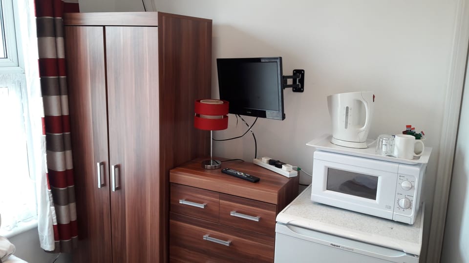 Family Room | Iron/ironing board, free WiFi, bed sheets