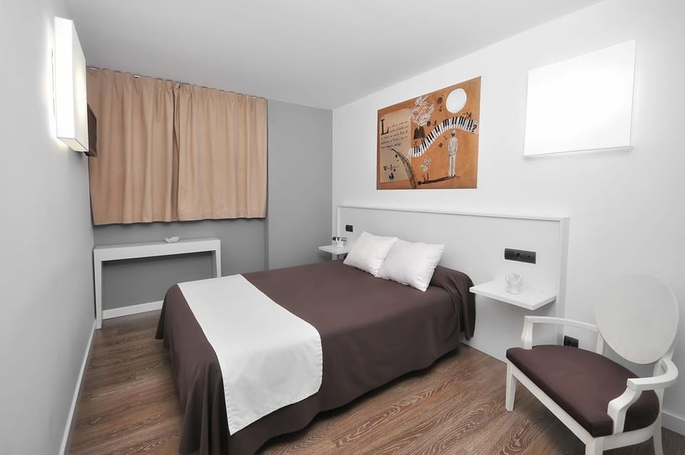 In-room safe, desk, blackout drapes, soundproofing