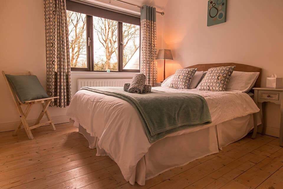 Double Room | Iron/ironing board (on request), WiFi (free), bed sheets