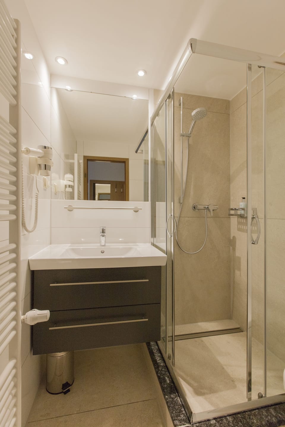 Comfort Single Room, 1 Twin Bed | Bathroom | Shower, rainfall showerhead, free toiletries, hair dryer